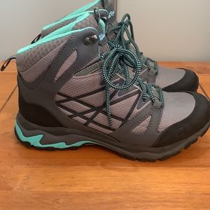 BNWT Never worn Wind River Hiking Boot